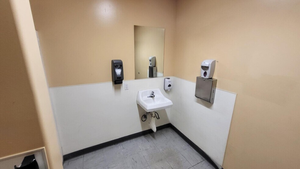 More Photos Of 3325-3326 W Oquendo Rd, Las Vegas Warehouse For Lease