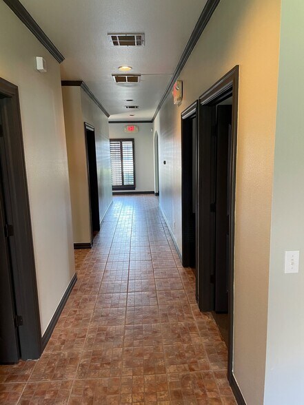 More Photos Of 1909 W C St, Jenks Office For Lease