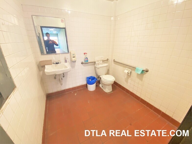 More Photos Of 248-260 S Broadway, Los Angeles General Retail For Sale