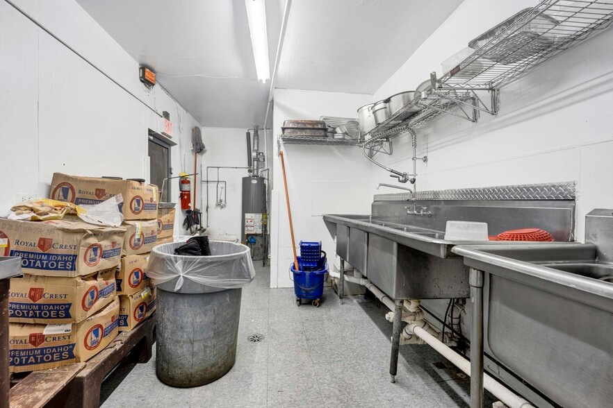 More Photos Of 750 N Addison Rd, Villa Park Restaurant For Sale