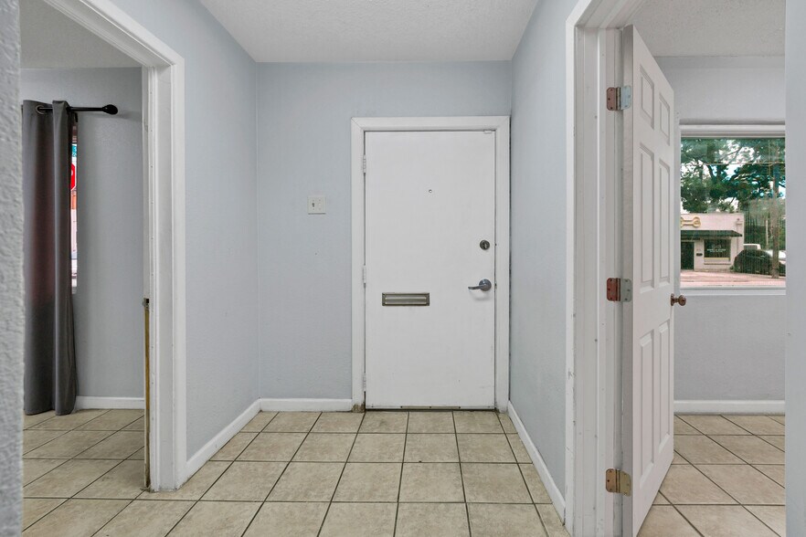 More Photos Of 914 W Commerce St, Dallas Showroom For Lease