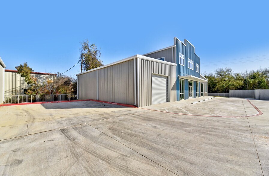 More Photos Of 11215 Conroy Ln, Austin Showroom For Lease