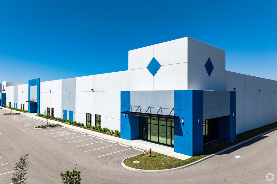 More Photos Of 16321 Domestic Ave, Fort Myers Industrial For Lease