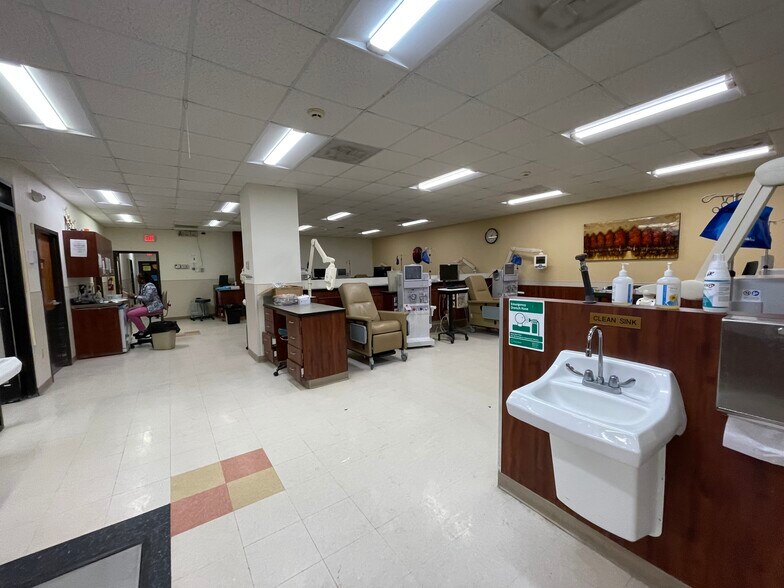 More Photos Of 2812 Williams St, Savannah Medical For Lease