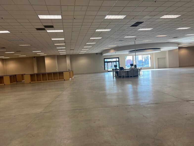 More Photos Of 4150-4190 W Shaw Ave, Fresno Unknown For Lease