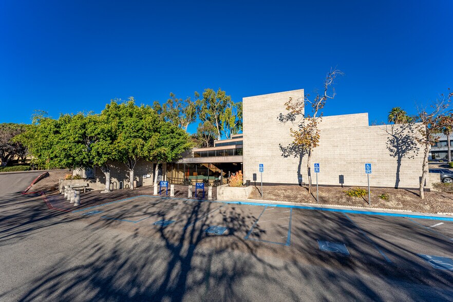 More Photos Of 145 Thunder Dr, Vista Medical For Lease