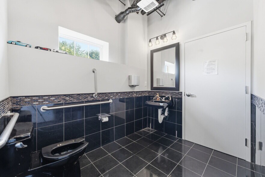 More Photos Of 13895 Hedgewood Dr, Woodbridge Medical For Sale
