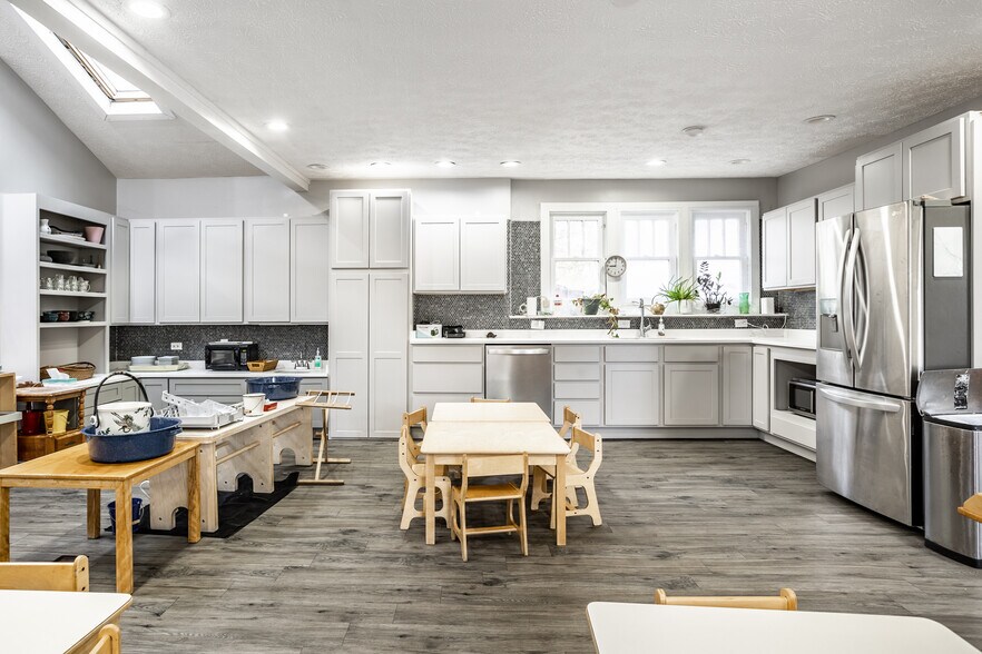 More Photos Of 7507 Michigan Rd, Indianapolis Daycare Center For Sale