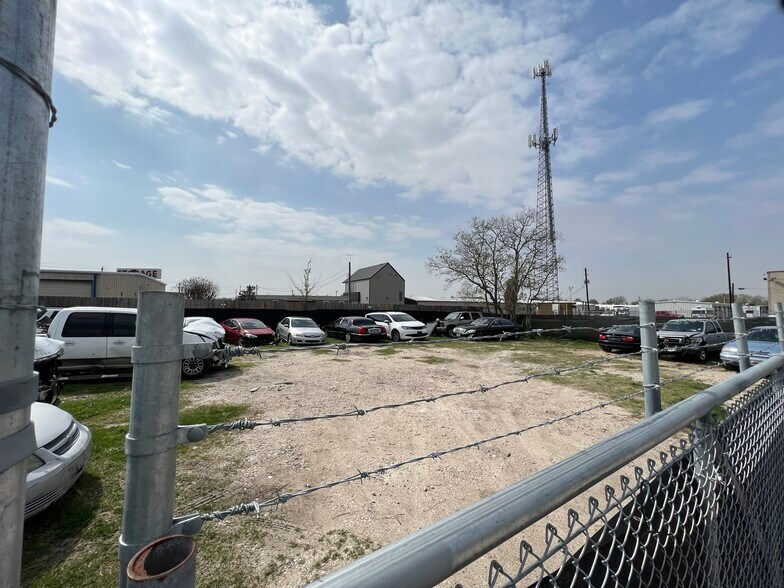 More Photos Of 1710 FM 528 Rd, Webster Auto Repair For Lease