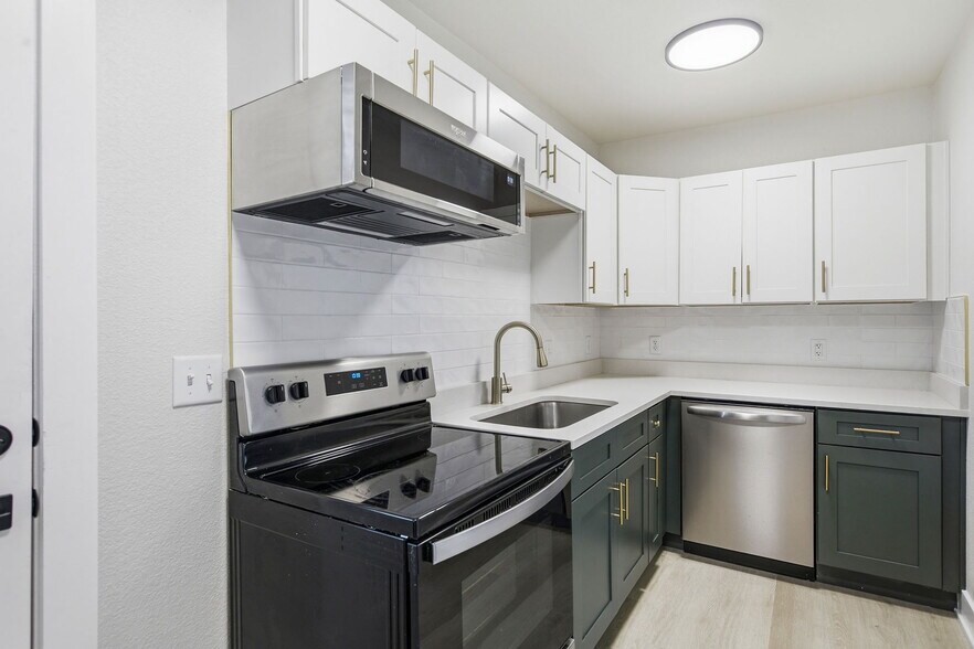 More Photos Of 4335 Mercier St, Kansas City Multifamily For Sale