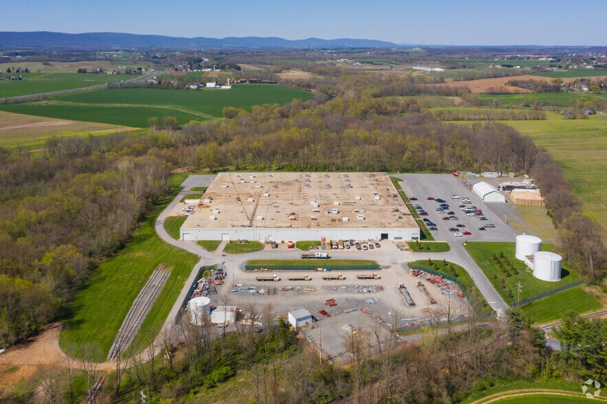 More Photos Of 8301 Retreat Rd, Walkersville Warehouse For Lease