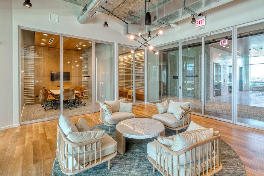 More Photos Of 1375 W Fulton Market, Chicago Office For Sale