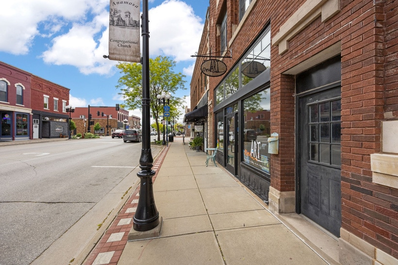 More Photos Of 106 E Main St, Anamosa Restaurant For Lease