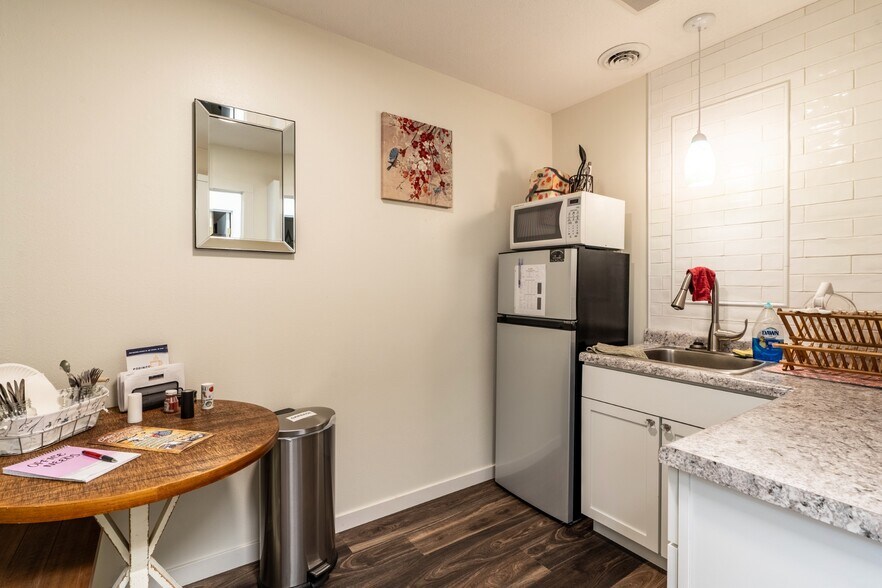 More Photos Of 112 N Chicago St, Hot Springs Light Distribution For Sale