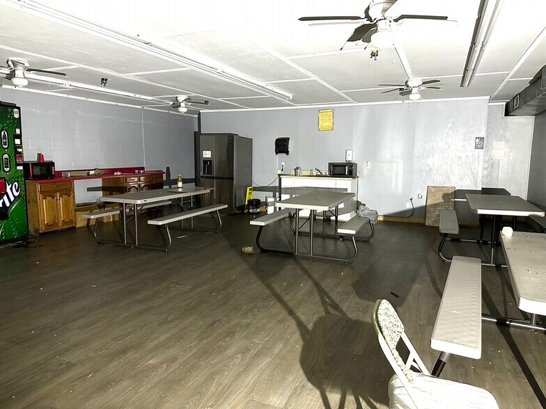 More Photos Of 131 S Varnell Rd, Tunnel Hill Distribution For Sale