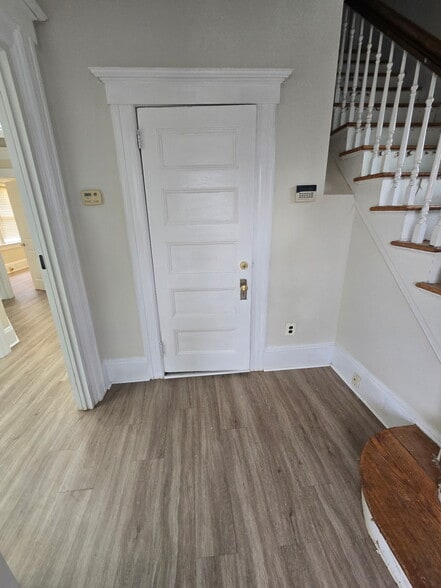 More Photos Of 7247 Amboy Rd, Staten Island Office Residential For Lease