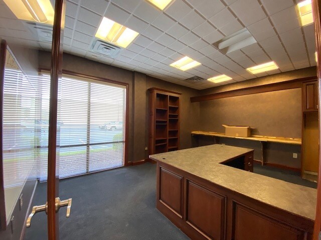 More Photos Of 616 Village Dr, Virginia Beach Office For Lease