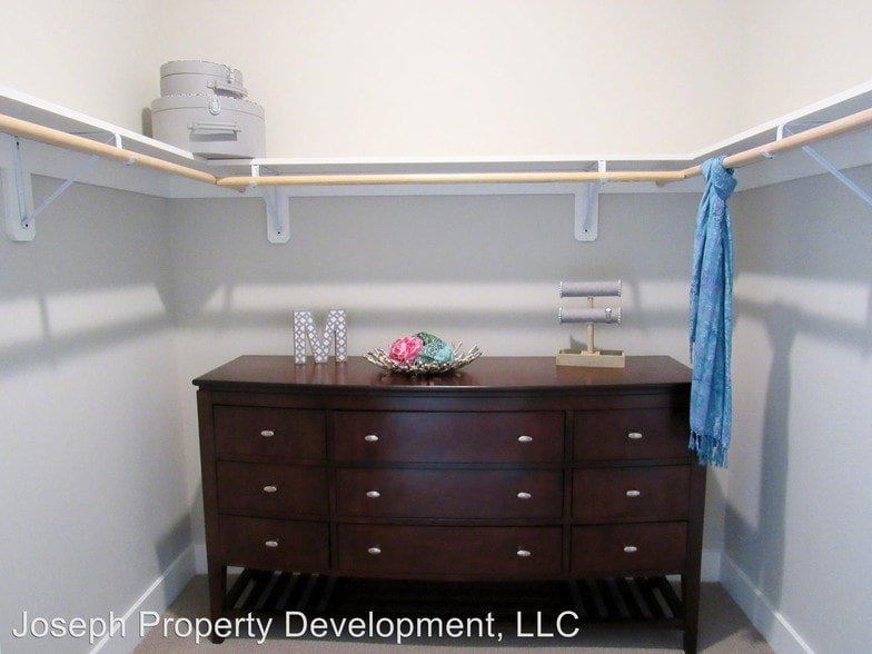 More Photos Of 4175 N Oakland Ave, Shorewood Multifamily For Sale