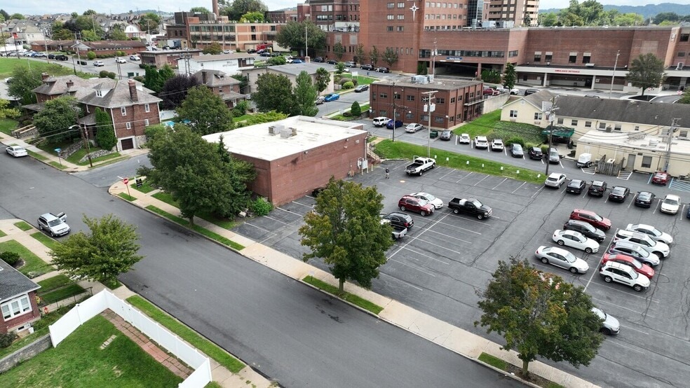 More Photos Of 2100 Ferry St, Easton Medical For Lease