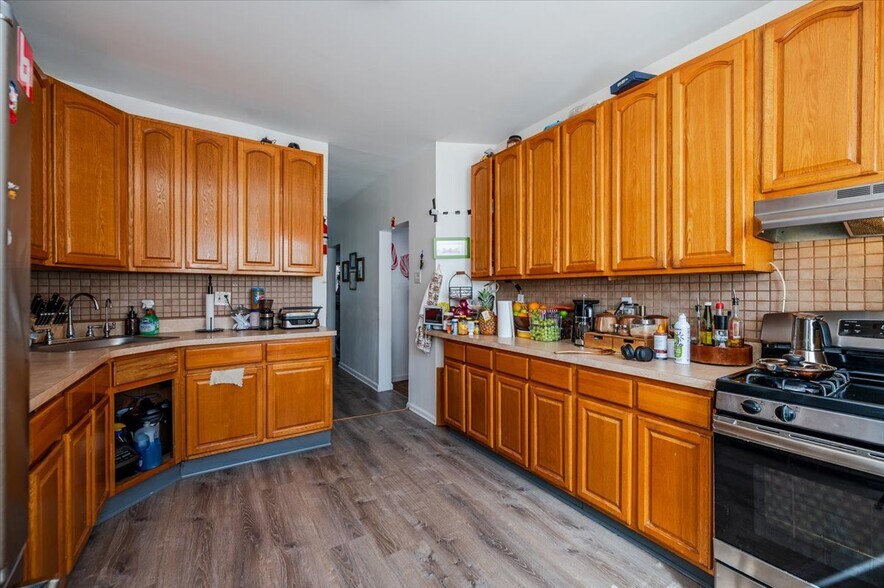 More Photos Of 2918 Bruckner Blvd, Bronx Bar For Sale