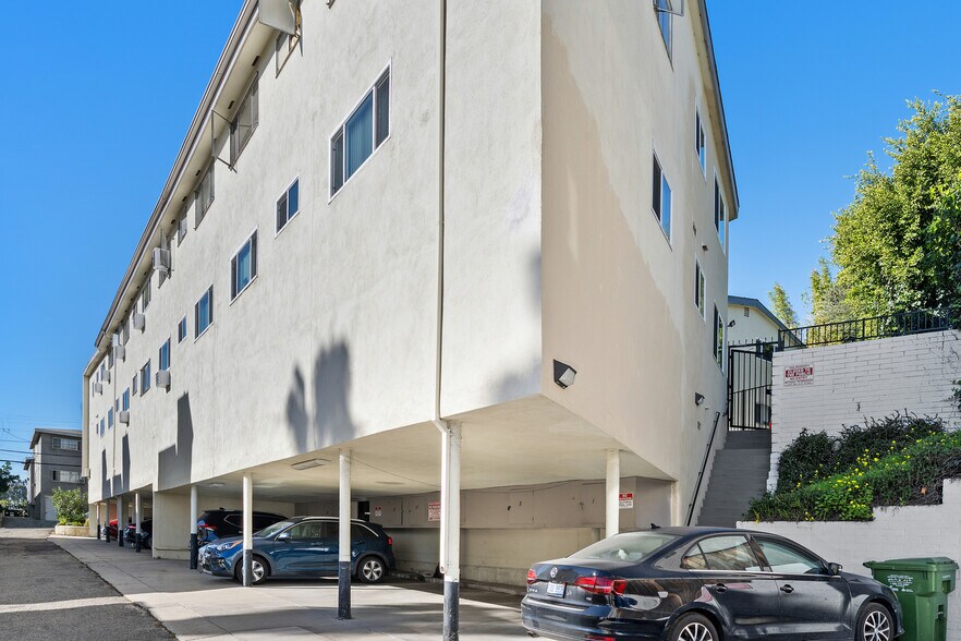 More Photos Of 3410 Club Dr, Los Angeles Apartments For Sale