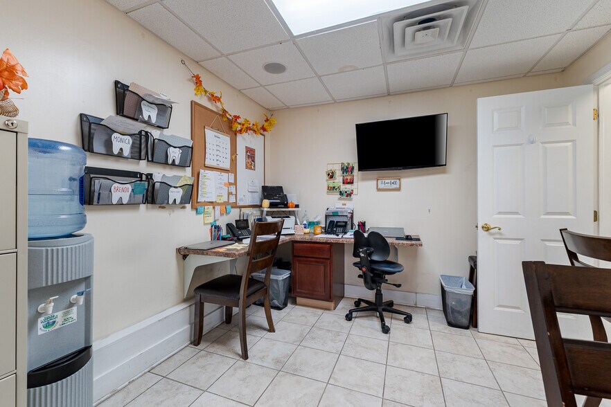 More Photos Of 5555 Us-60 E, Huntington Office For Sale