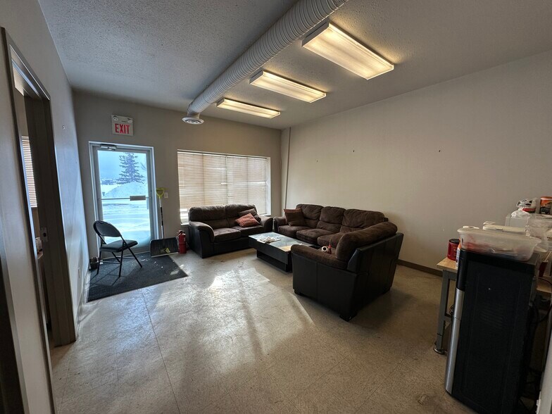 More Photos Of 10322 74 Av, Clairmont Service For Lease