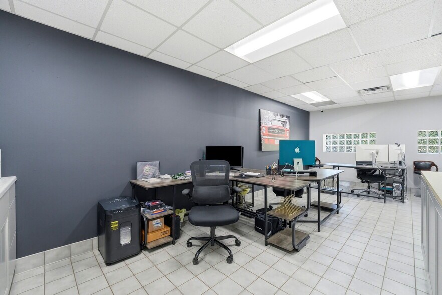 More Photos Of 949 Elkton Dr, Colorado Springs Warehouse For Lease