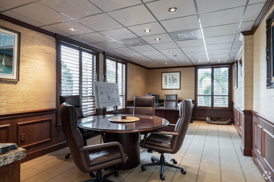 More Photos Of 31 Ocean Reef Dr, Key Largo Office For Sale