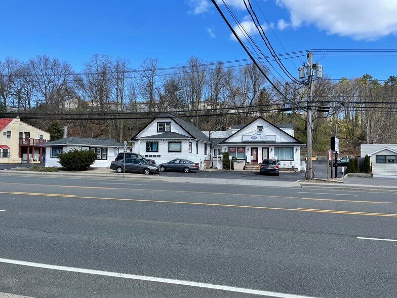 More Photos Of 1029 W Jericho Tpke, Smithtown Showroom For Sale