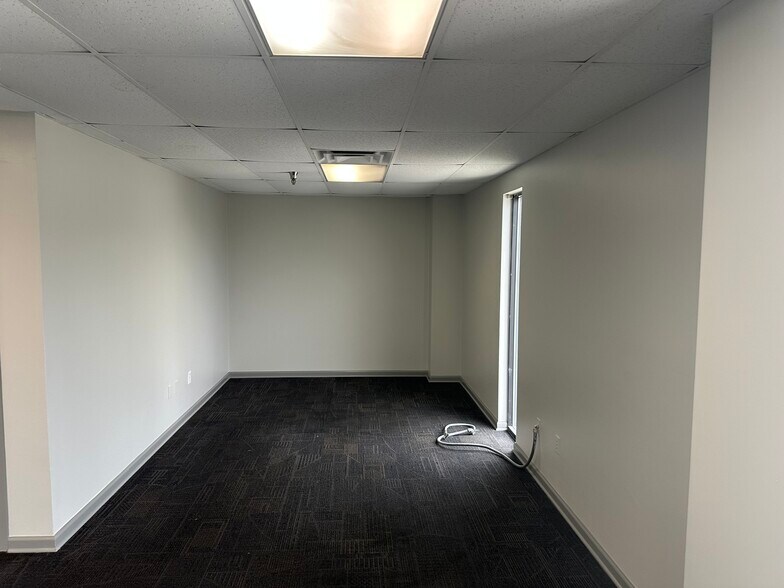 More Photos Of 102 Sharon Ct, Pooler Warehouse For Lease