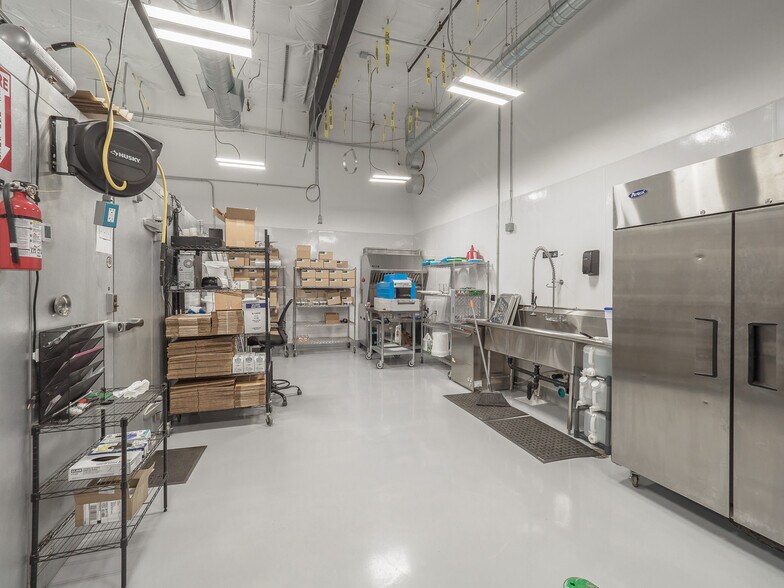 More Photos Of 630 SW Walnut St, Hillsboro Warehouse For Sale