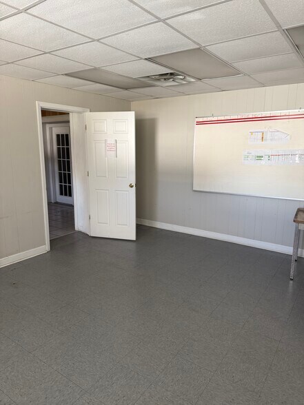 More Photos Of 2309 Dunmore Ct, High Point Manufacturing For Lease