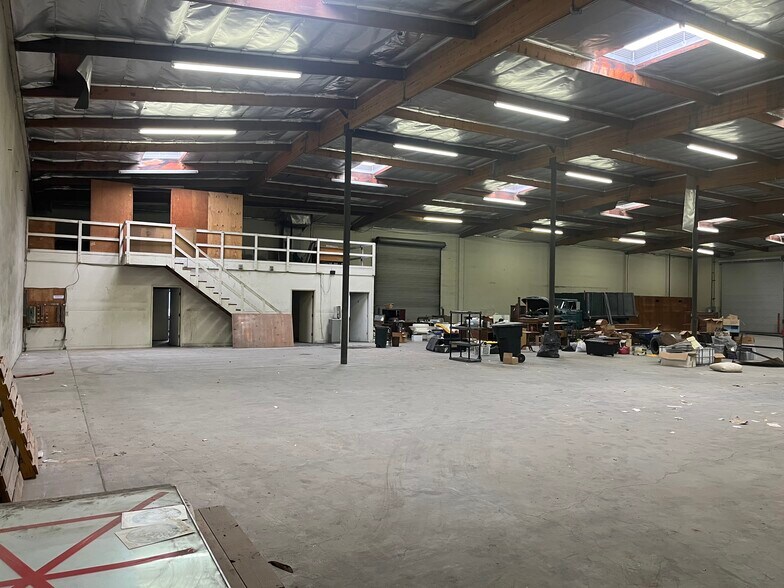 More Photos Of 440 E Walnut Ave, Fullerton Warehouse For Lease