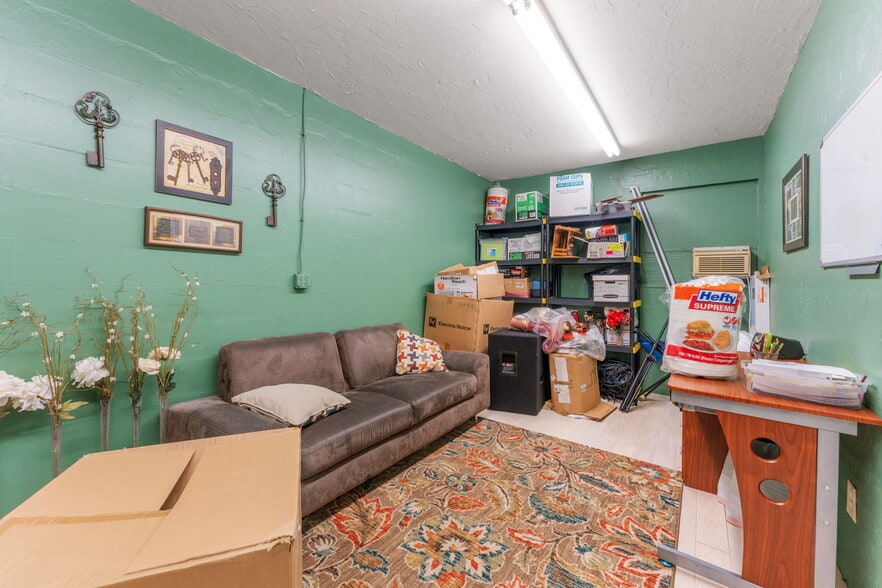 More Photos Of 2506 9th St, Bradenton Freestanding For Sale