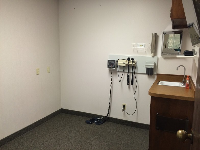 More Photos Of 2412 N Ponderosa Dr, Camarillo Medical For Lease