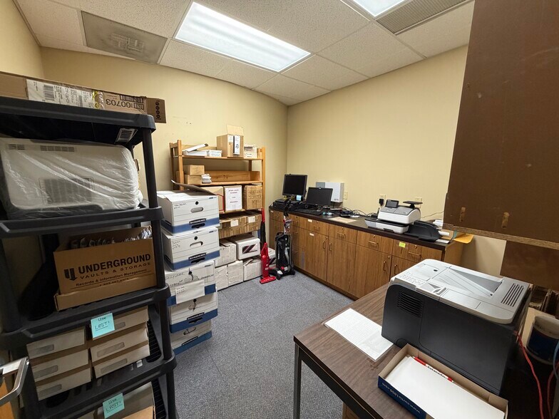 More Photos Of 17811 E 40 Hwy, Independence Office For Sale