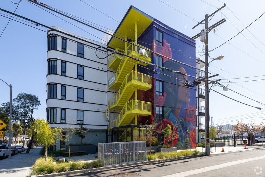 More Photos Of 3450 W 43rd St, Los Angeles Apartments For Lease