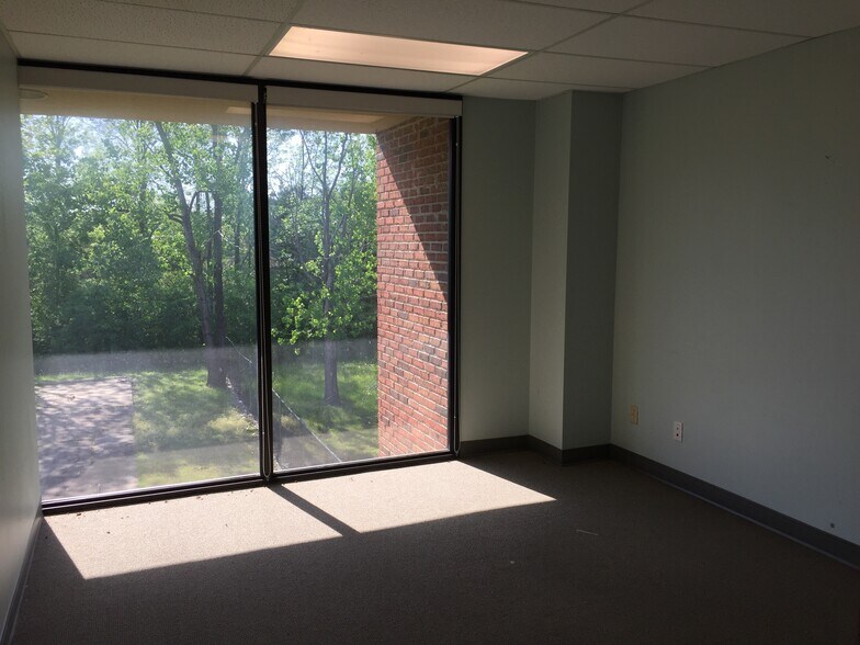 More Photos Of 100 Park Gate Ext, Tupelo Office For Lease