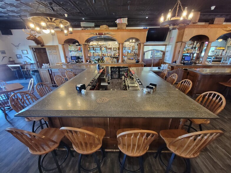 More Photos Of 5555 N Clark St, Monroe Center Restaurant For Sale