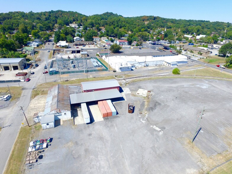 More Photos Of 2415 Lusk St, Guntersville Warehouse For Lease