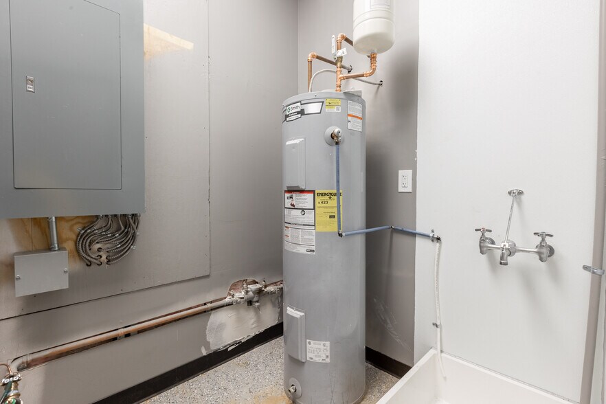 More Photos Of 6709 Universal Ave, Kansas City Warehouse For Sale