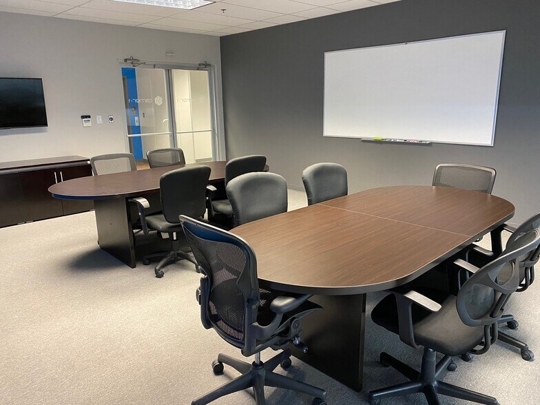 More Photos Of 1515 Round Table Dr, Dallas Warehouse For Lease