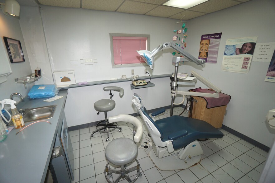 More Photos Of 924 N Wood Ave, Linden Medical For Lease