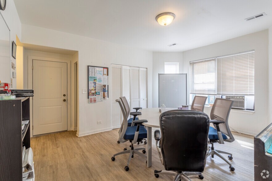 More Photos Of 4952 W Madison St, Chicago Multifamily For Sale