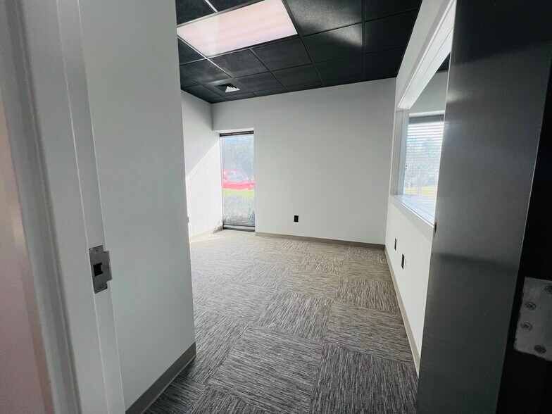 More Photos Of 444 Deanna Ln, Charleston Office For Lease