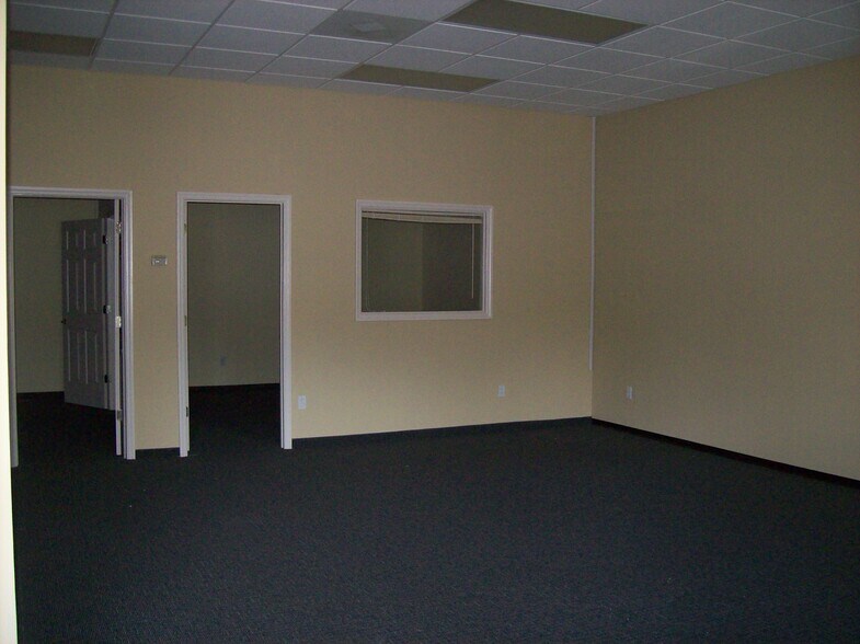 More Photos Of 5001 S Macdill Ave, Tampa Flex For Sale