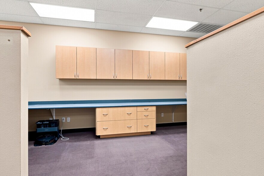More Photos Of 2701 Crimson Canyon Dr, Las Vegas Light Manufacturing For Sale