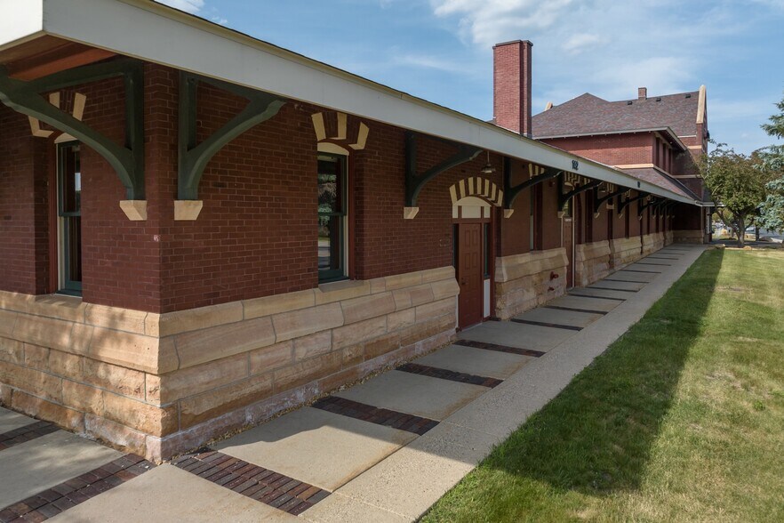 More Photos Of 112-142 S Riverfront Dr, Mankato Office For Lease