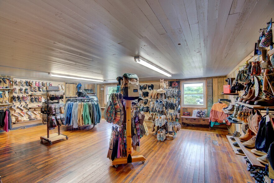 More Photos Of 109 Broad St, Rome Storefront For Sale